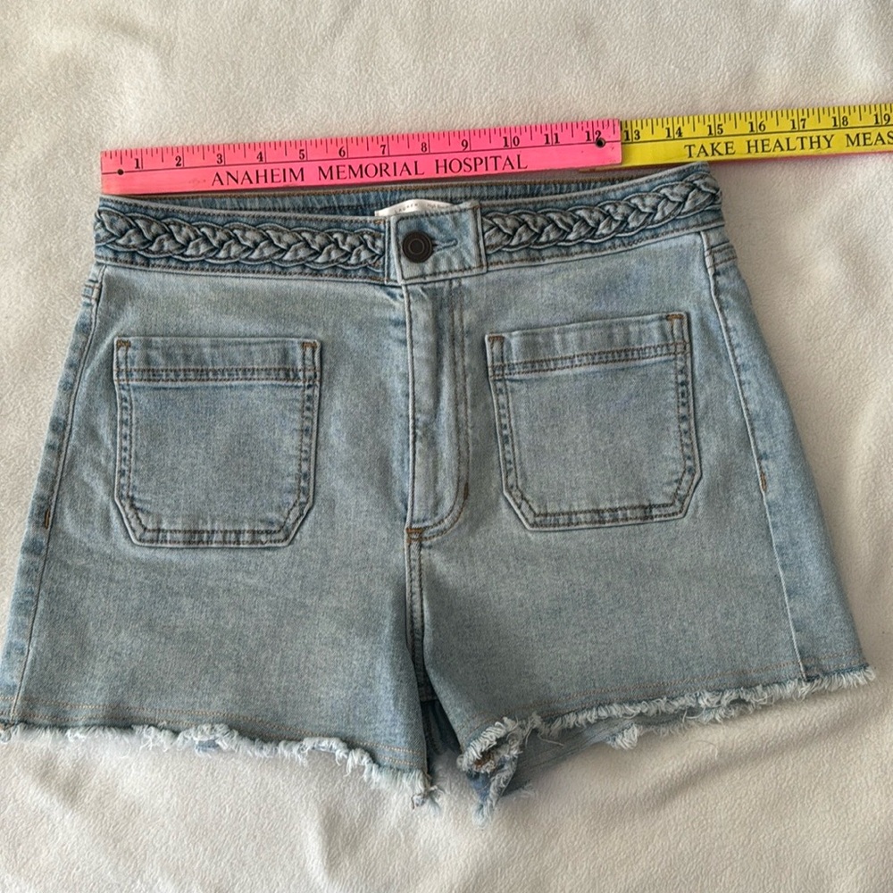 New Lauren Conrad Special design High Rise Front denim shorts size 8